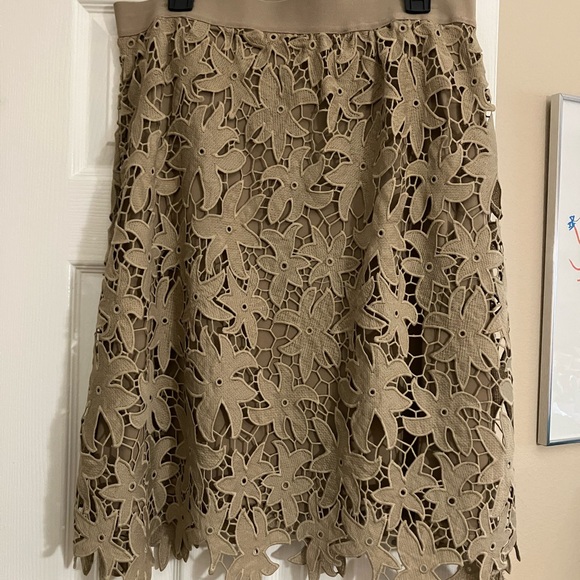 Dresses & Skirts - Beautiful cutout skirt
